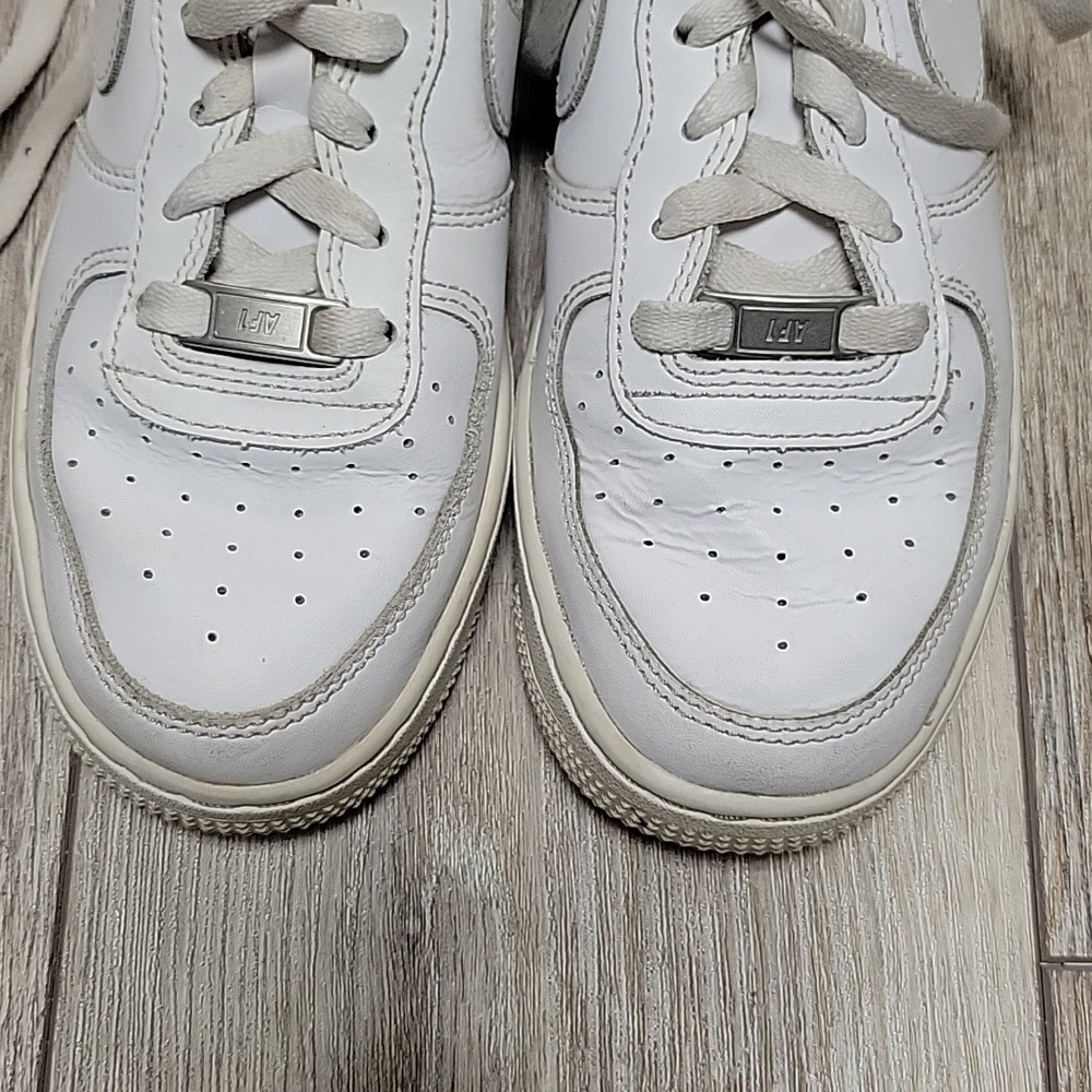 Nike Air Force 1 LE SIze 5 Youth White - Picture 9 of 9